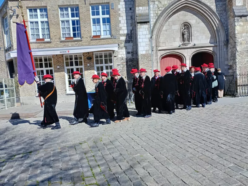 250406_processie