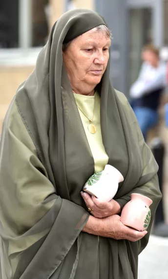 2019 36 verrijzenis vrouw balsem 2 -  - Homepage
