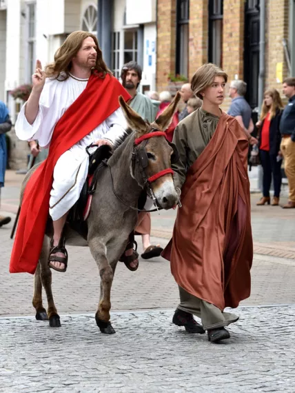 2019 16 intrede Christus 2 -  - Homepage
